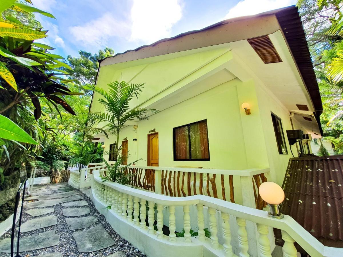 Cocoloco Beach Resort Manoc-Manoc Exterior foto