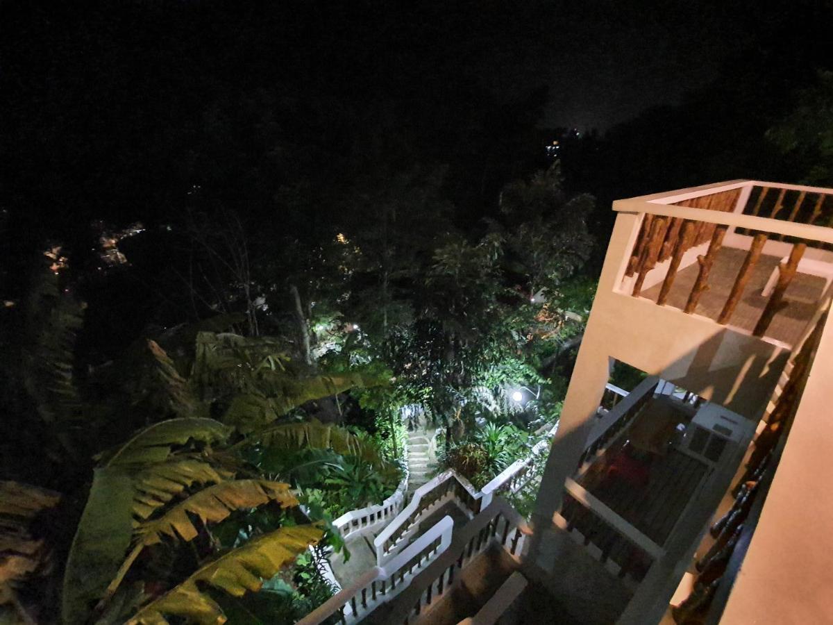 Cocoloco Beach Resort Manoc-Manoc Exterior foto
